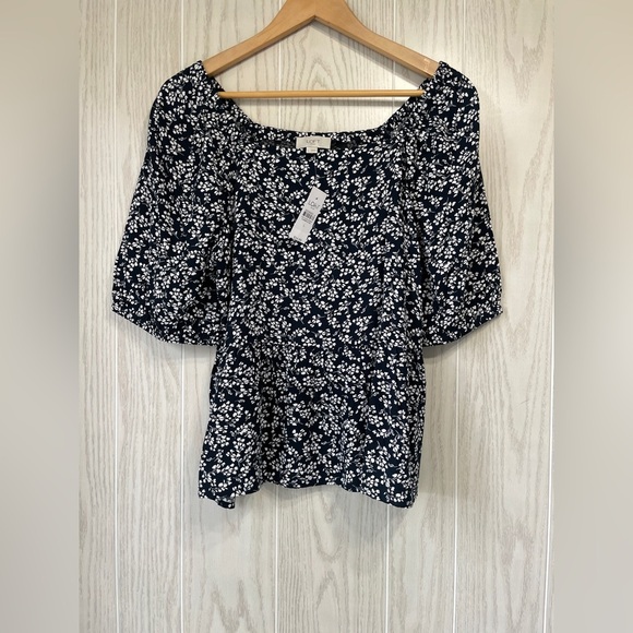 Loft Women's Blouse Large Navy White Floral Smocked Scoop Neck Short Sleeve NWT - Picture 1 of 4